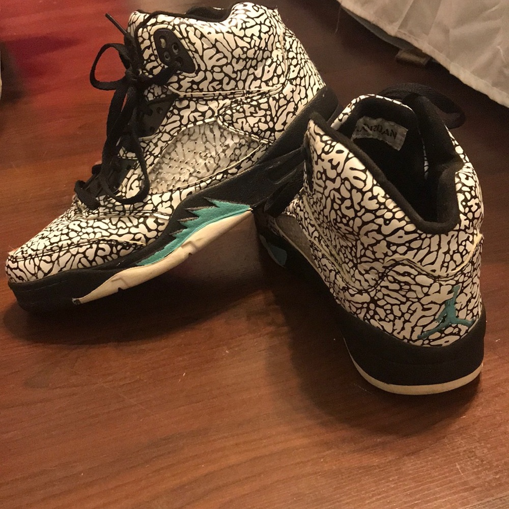 JORDANS MUAT GOOO SLIGHTLY WORN!!!!